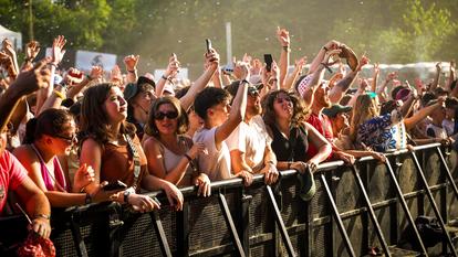 Les artistes se produisant le jour de la Fête de la Musique dans les rues doivent le faire bénévolement.