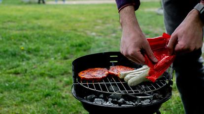 Les barbecues sauvages se multiplient sur l’espace public. De plus en plus de communes les interdisent, sous peine d’une amende pouvant atteindre 150 euros.