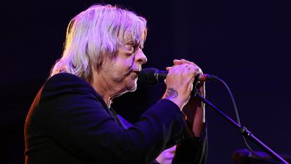 Renaud compte parmi les signataires de la pétition contre l’influence de l’extrême droite sur la culture.