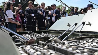 Gabriel Attal à Eurosatory, salon international de la défense et de la sécurité terrestres et aériennes.