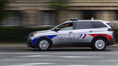 Conformément aux décisions prise dans la matinée par la cellule interministérielle de crise, la consommation d’alcool dans la rue et les espaces publics est interdite du dimanche 07h00 au lundi 07h00.