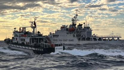 Deux navires de garde-côtes, chinois et taïwanais, se font face, en décembre 2025.