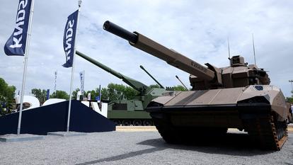 Un prototype du char de combat français CAPINT, produit par le constructeur franco-allemand KNDS, lors du salon Eurosatory.