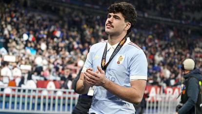 Hugo Auradou au Stade de France après la victoire des Bleus contre l’Angleterre, le 14 mars 2026.