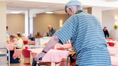 91 % des établissements pour personnes âgées n’ont pas de chambres climatisées, selon une étude.