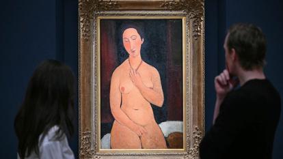 L’œuvre d’Amedeo Modigliani Nu assis au collier, lors d’une présentation à la presse organisée par Sotheby’s dans le centre de Londres, le 11 juin 2026.