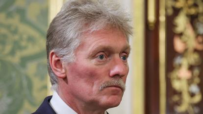 Le porte-parole du Kremlin, Dmitri Peskov, assiste à une rencontre entre le président russe et son homologue tanzanien au Kremlin, à Moscou, le 3 juin 2026.