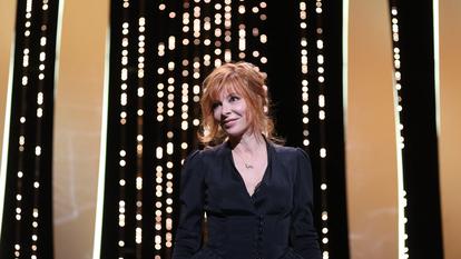 La chanteuse Mylène Farmer va sortir son 13e album studio le 30 octobre.