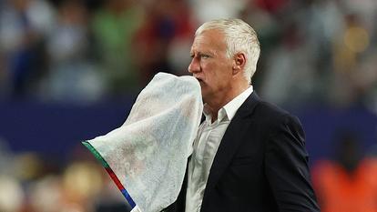 Le sélectionneur Didier Deschamps a eu la douleur de perdre sa mère mardi.