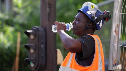 La France, et plus largement l’Europe, est frappée par une canicule exceptionnelle, désormais jugée semblable à l’épisode emblématique de 2003.