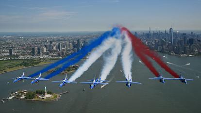 La Patrouille de France dans le ciel new-yorkais.