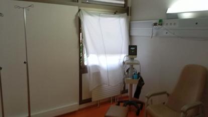 À l’hôpital Haut Levêque, des draps mouillés a dû être placé sur les fenêtres pour protéger les patients des chaleurs de ces derniers jours.