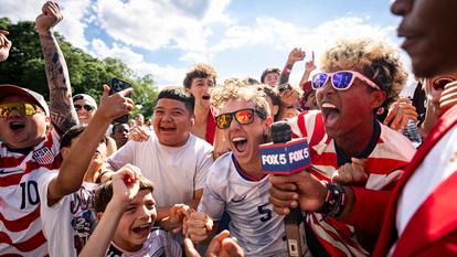 Des supporteurs américains dans la fan-zone du National Mall à Washington lors du match des États-Unis contre l’Australie, le 19 juin 2026.
