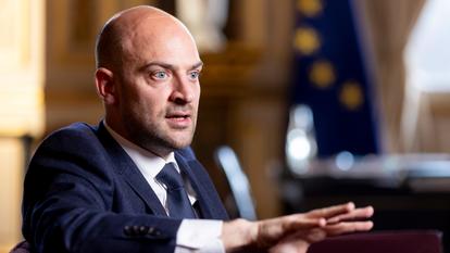 Jean-Noël Barrot, ministre de l'Europe et des Affaires étrangères, dans son bureau au Quai d'Orsay.