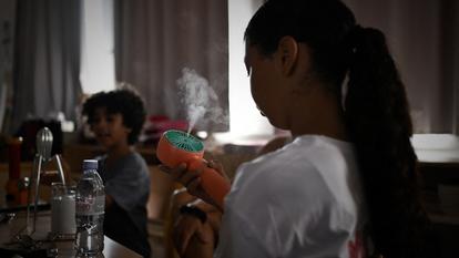 Ces derniers jours, dans les salles de classe, les températures ont fréquemment dépassé les 35°C.