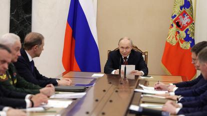 Le président russe Vladimir Poutine préside une réunion sur la sécurisation des approvisionnements en carburant pour le marché intérieur à Moscou, Russie, le 28 juin 2026.