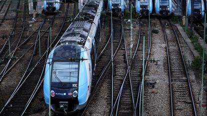 Valérie Pécresse a par ailleurs souligné que la ligne J avait déjà subi des «dysfonctionnements massifs» depuis plusieurs mois après qu’un défaut sur un rail a endommagé une soixantaine de trains.