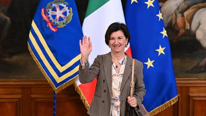 Eugenia Roccella, pose avant la première réunion du Conseil des ministres du nouveau gouvernement, le 23 octobre 2022 au Palazzo Chigi à Rome.