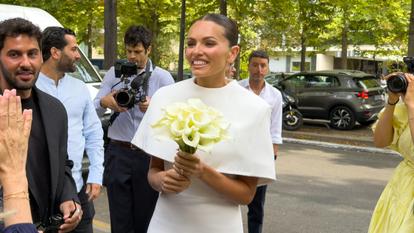 thylane-blondeau-mari-e-benjamin-attal-sa-robe-blanche-ressuscite
