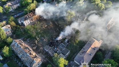 Le site d’une frappe de missile et de drone russe, au milieu de l’attaque de la Russie contre l’Ukraine, à Dnipro, Ukraine, le 2 juin 2026.