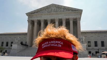 La Cour suprême cependant, peut-être parce que même les juges républicains trouvent les positions trumpistes trop extrémistes, n’a pas donné gain de cause sur tout au président américain.