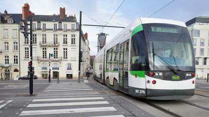 Un tramway dans le centre-ville de Nantes (Loire-Atlantique), en janvier 2025.