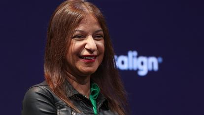 Kamal Bhandal, vice-présidente senior chargée du marketing pour les Amériques et de la marque mondiale Invisalign, ainsi que des consommateurs.