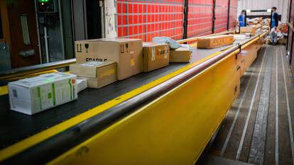 Cette taxe a été contournée par les plateformes qui ont dérouté les avions transportant leurs marchandises dans d’autres pays européens, avant de les acheminer par la route jusqu’à leur destination finale en France.