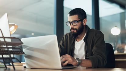 Les investisseurs sont de plus en plus jeunes, passent par des néocourtiers accessibles depuis leur téléphone, et choisissent de préférence des titres américains.