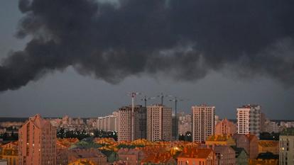 Kiev lors d’une frappe de missile russe, le 25 juin 2026.