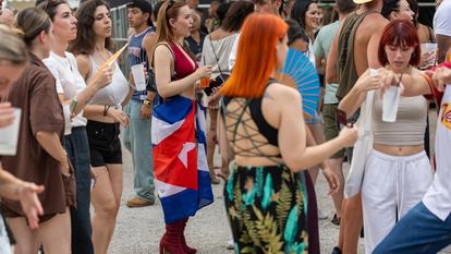 Au milieu des coupures de courant fréquentes à La Havane, les artistes cubains continuent de défier les États-Unis.