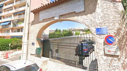 La barrière, qui avait été érigée à l’entrée de la cité-jardin des Chutes-Lavie en 2010, était soudée depuis 2019.