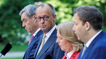 Markus Söder, Friedrich Merz, Bärbel Bas et Lars Klingbeil lors de la conférence de presse