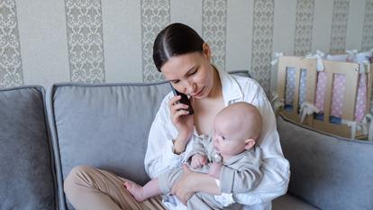 Les adolescents ayant des parents souvent distraits par leurs smartphones sont plus enclins à développer une insécurité relationnelle.