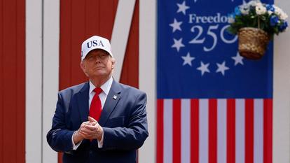 Donald Trump à l’amphithéâtre Burning Hills, le jour de l’inauguration de la bibliothèque présidentielle Theodore Roosevelt à Medora, dans le Dakota du Nord, le 1er juillet 2026.