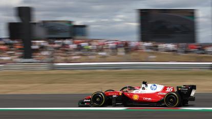 Charles Leclerc remporte le Grand Prix de Silverstone.