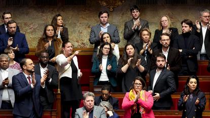 Les députés de La France insoumise accusent les socialistes d’avoir quitté le bloc de gauche en raison de leur refus de voter une motion de censure cosignée par leur soin et les Écologistes.