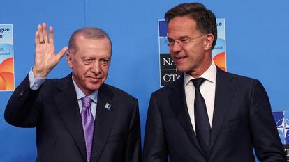 Recep Tayyip Erdogan et le secrétaire général de l’Alliance atlantique, Mark Rutte, lors du sommet de l’Otan à La Haye, en juin 2025.