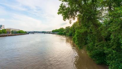 Vue panoramique de l’estuaire de la Loire à Nantes.