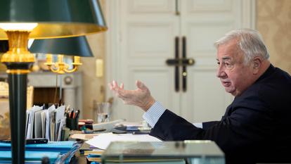 Pour le président du Sénat, le gouvernement a toujours la possibilité de suspendre le texte sur le droit à mourir.