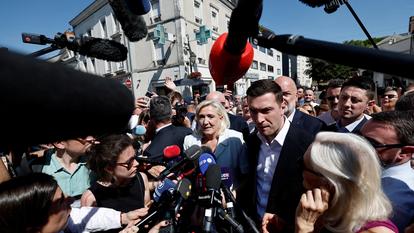 Marine Le Pen et Jordan Bardella à La Flèche.