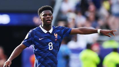 Titulaire face à la Suède en 16es de finale, le vice-capitaine des Bleus avait manqué le huitième face au Paraguay sur blessure.