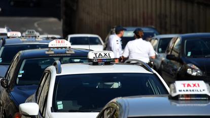 Plus de 700 chauffeurs louent leur « plaque » environ 2 000 euros par mois.