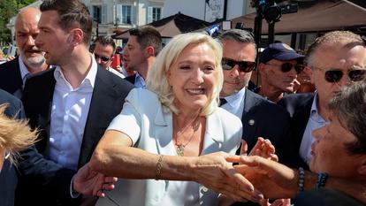 Marine Le Pen est repartie en campagne dès ce mercredi à La Flèche (Sarthe), ville remportée en mars par le RN.