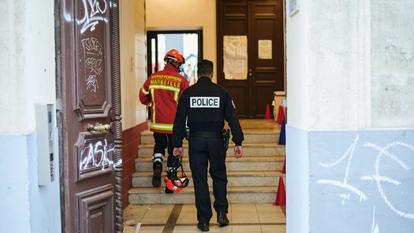 Un même véhicule a été aperçu aux alentours des deux immeubles.