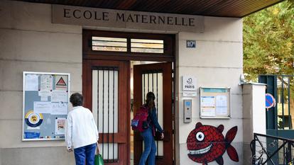 «Difficile de mesurer précisément l’impact» des affaires d’agressions sexuelles qui ont jalonné l’année, a expliqué le maire, relevant toutefois que la baisse des inscriptions touche davantage certains arrondissements parisiens.