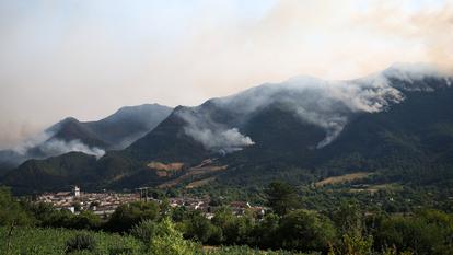 Un incendie près de Die, dans le département de la Drôme, le 9 juillet 2026.