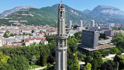 15,5 millions d’euros investis par la commune, la Direction régionale des affaires culturelles , le Département de l’Isère et le mécénat ont été mobilisés pour réhabiliter la tour Perret, avec François Botton comme architecte et maître d’œuvre du chantier.
