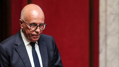Dix ans jour pour jour après cet événement qui a «ému bien au-delà de nos frontières», un tel hommage témoignerait, assure Éric Ciotti, de «la solidarité de la grande famille du football envers les victimes du terrorisme et leurs proches».