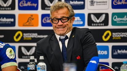 Fabien Galthié en conférence de presse après le match à Brisbane.
